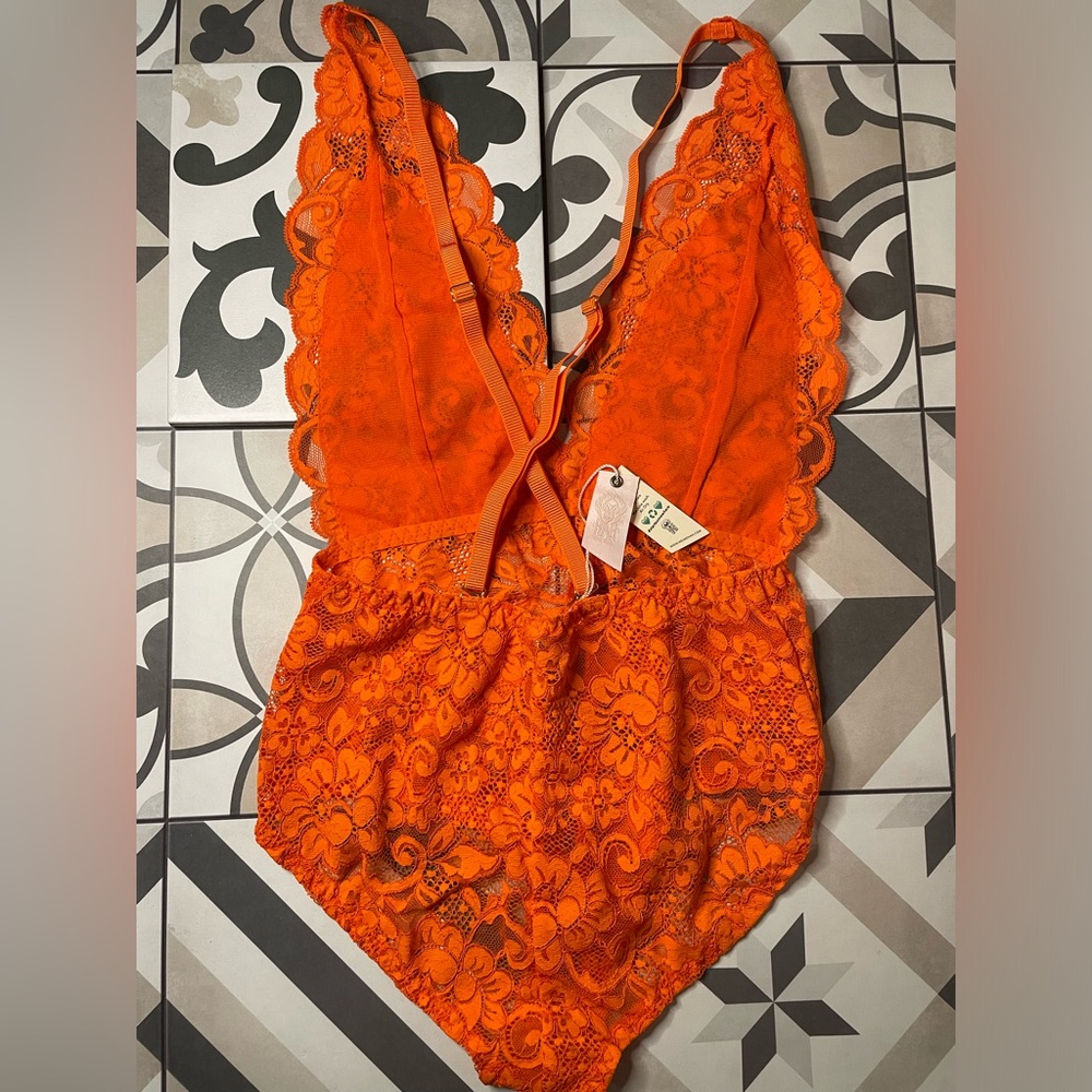 Comin’ In HAHt Lace Bodysuit NWT